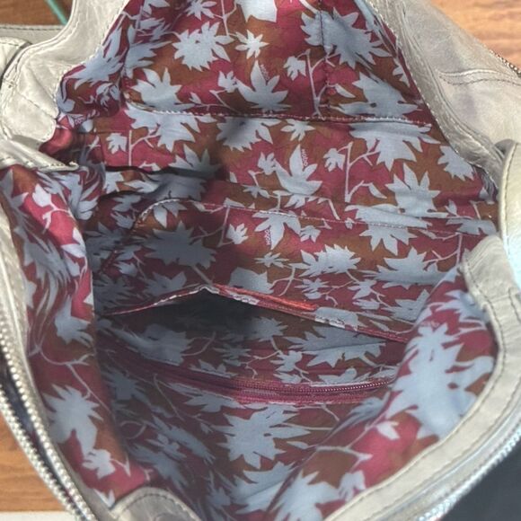 EUC Hobo International Cloud Gray Crossbody Messenger Bag - Picture 6 of 7